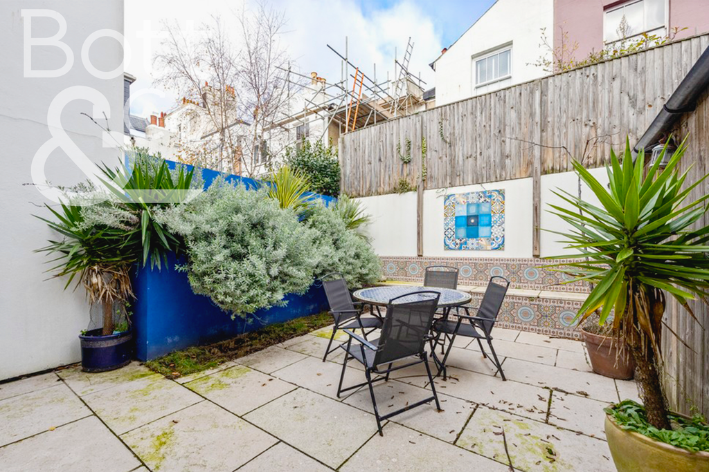 Property photo 3 of 25