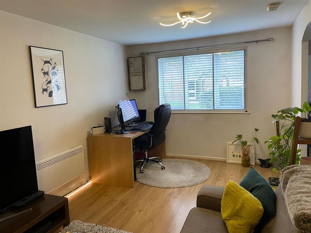 Property photo 2 of 9 Lounge