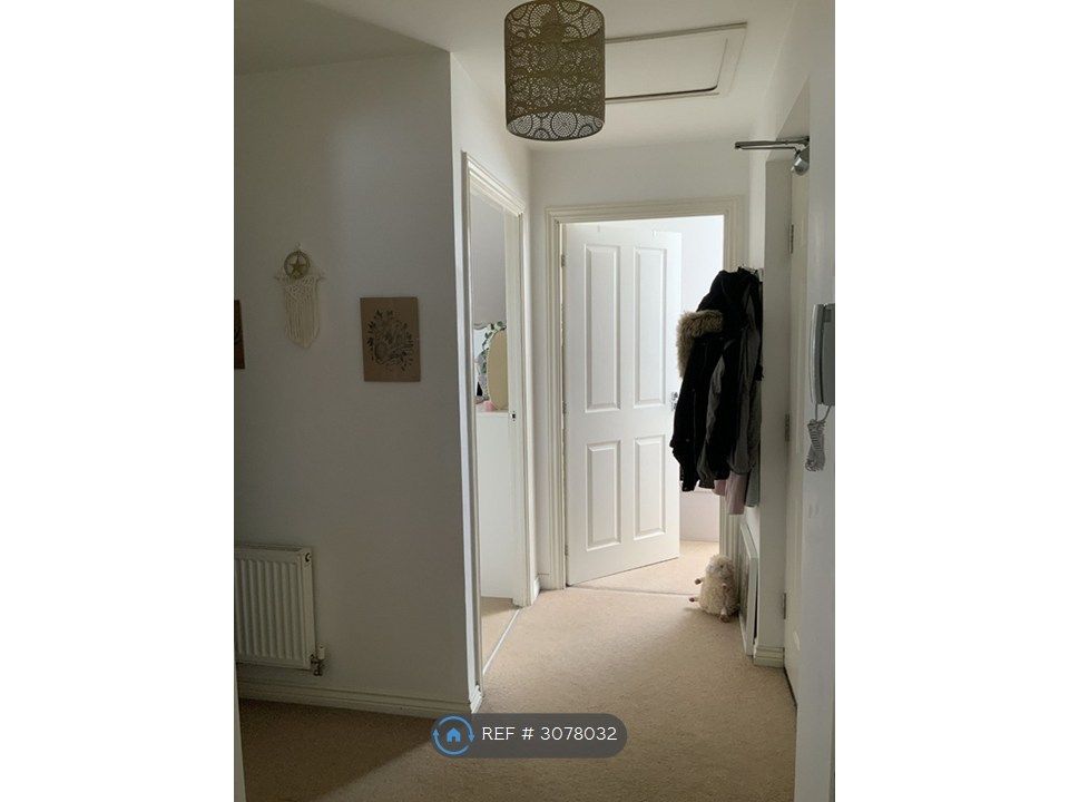 Property photo 2 of 13 Hallway