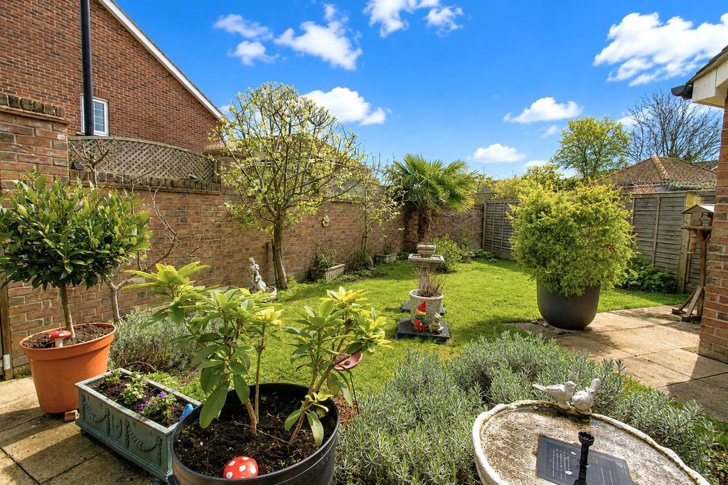 Property photo 2 of 16 Garden.Jpg
