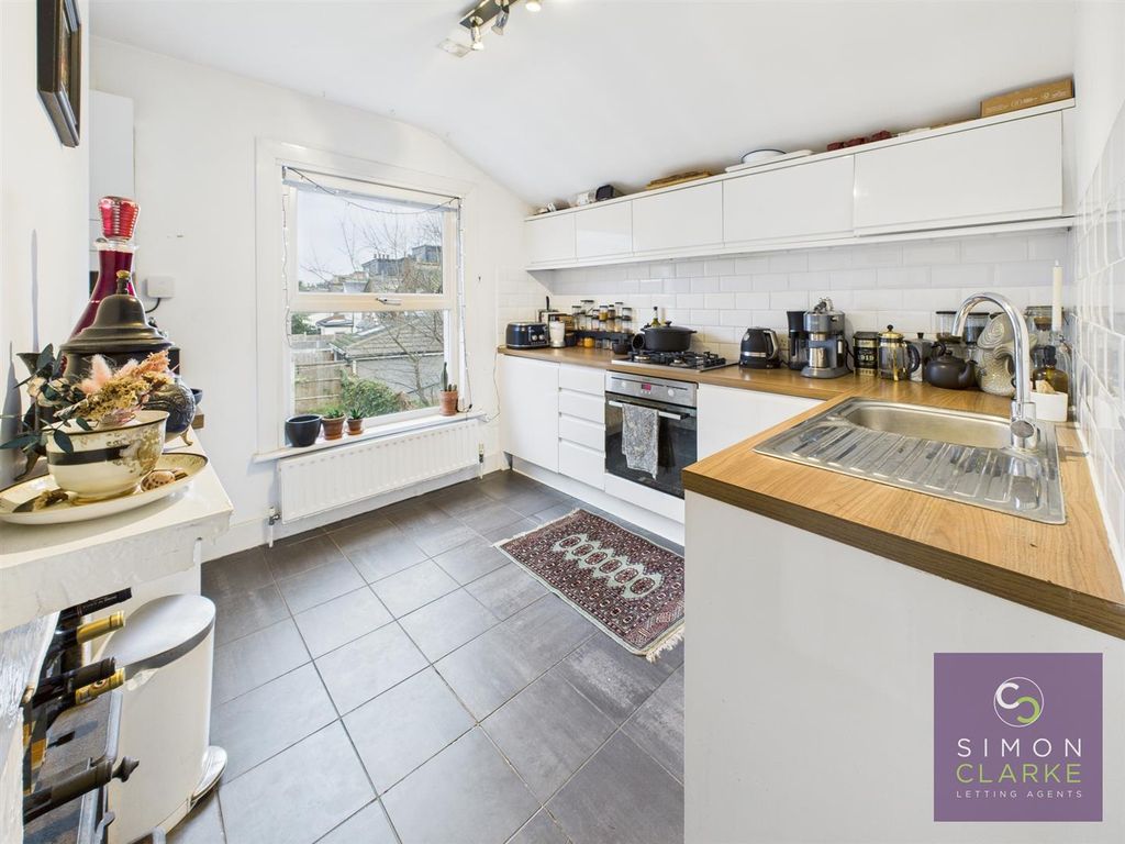 Property photo 2 of 7 Cam05425G0-Pr0090-Still009.Jpg