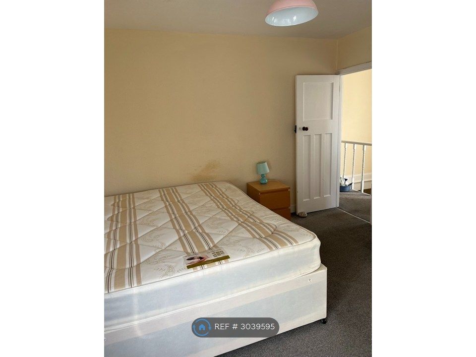 Property photo 2 of 9 Bedroom