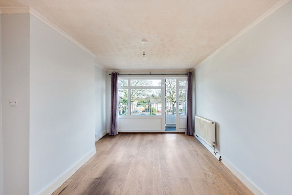 Property photo 3 of 19 Living_Room