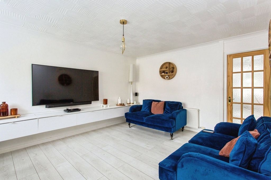 Property photo 3 of 17 Photo