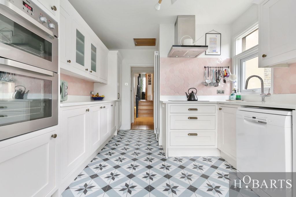 Property photo 2 of 20 Gallery