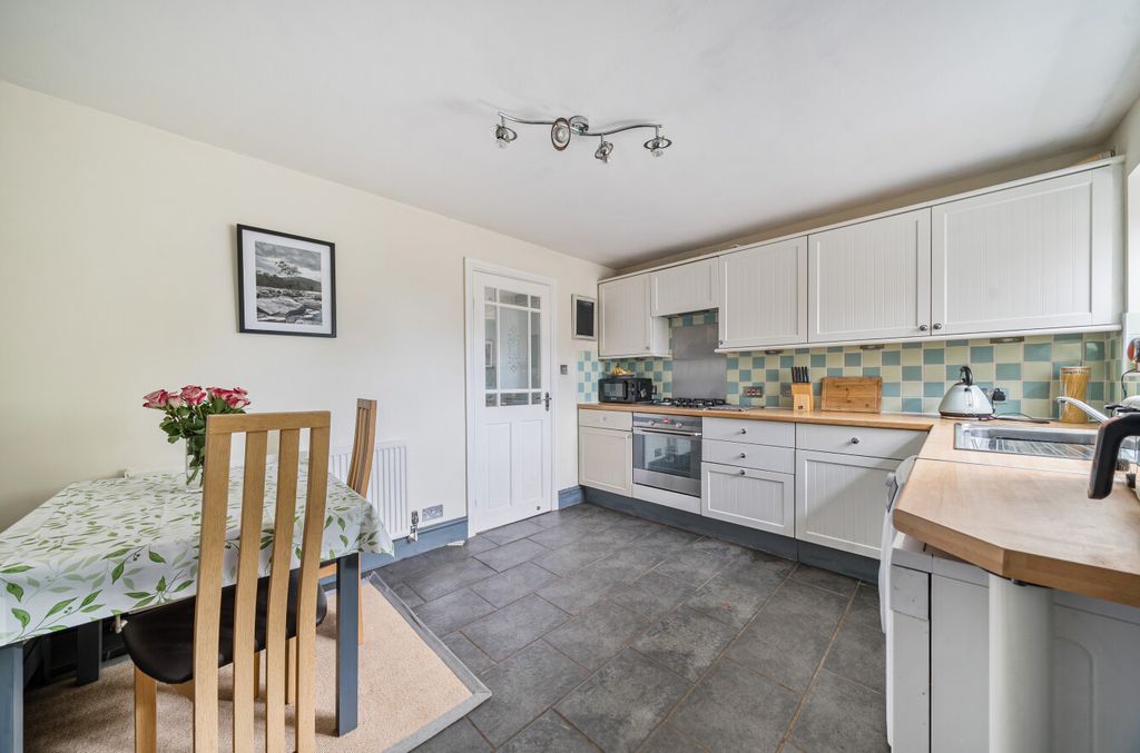 Property photo 3 of 19 1342783-16-68A482...