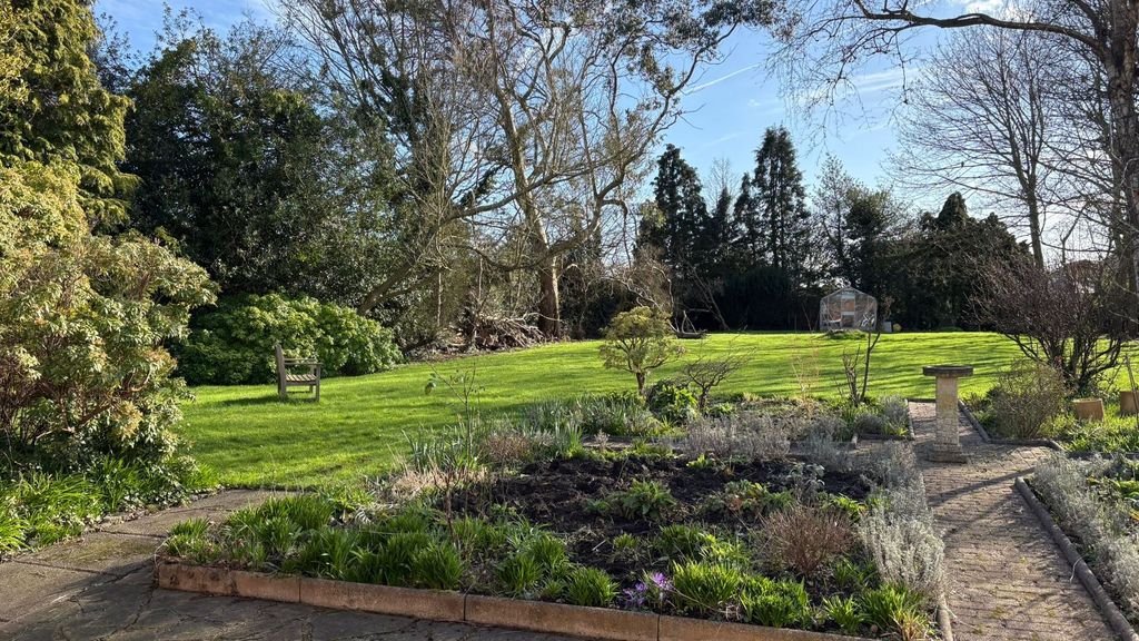 Property photo 3 of 35