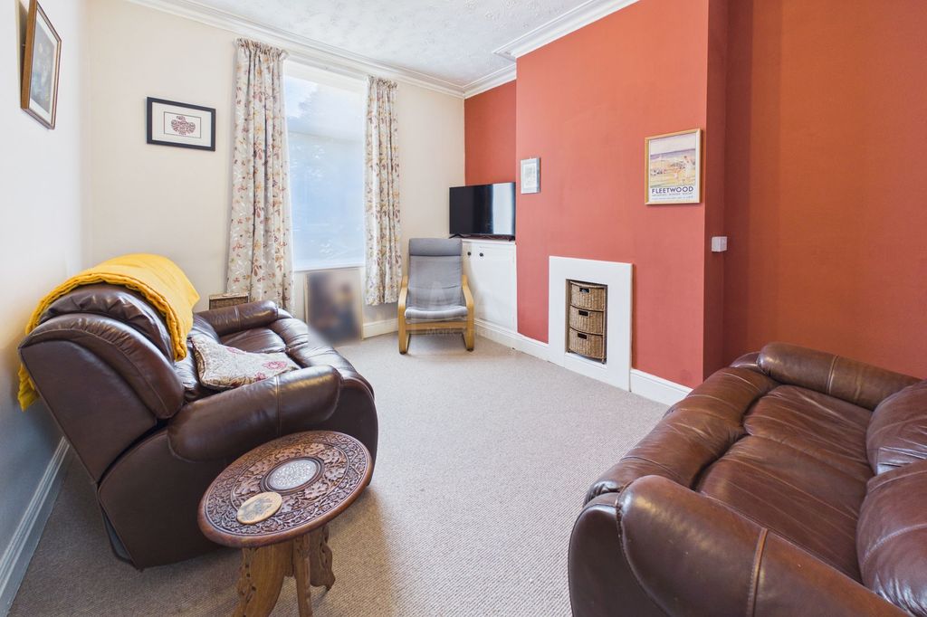 Property photo 2 of 12 Lounge