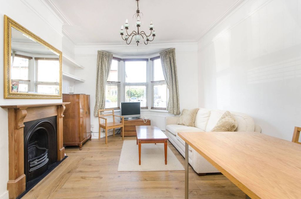 Property photo 1 of 9