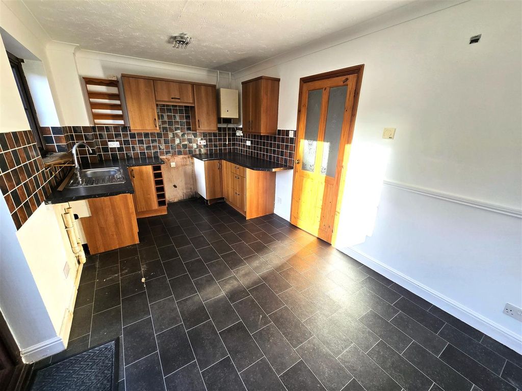Property photo 2 of 10 Kitchen Diner