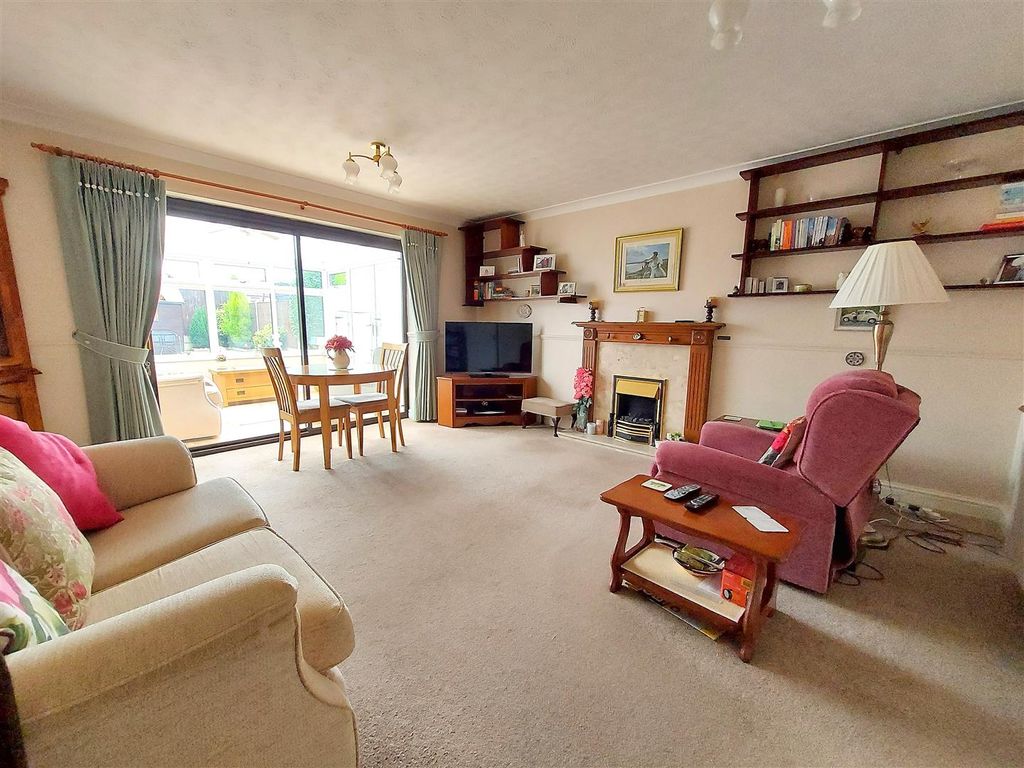 Property photo 2 of 18 Living Room