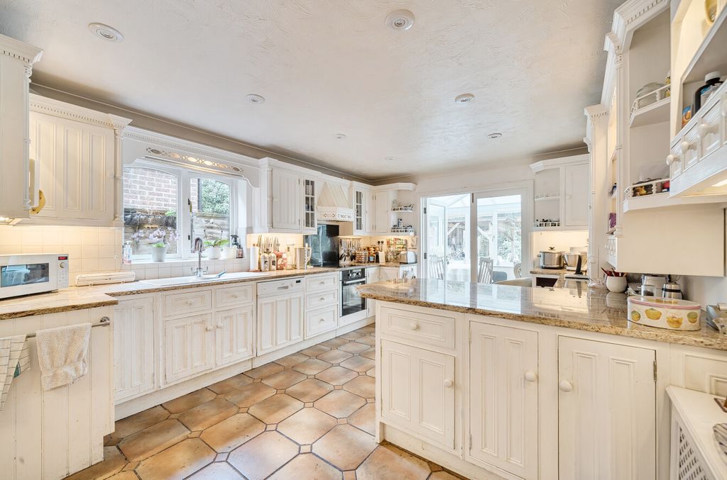 Property photo 3 of 21 1348915-19-68B95d...