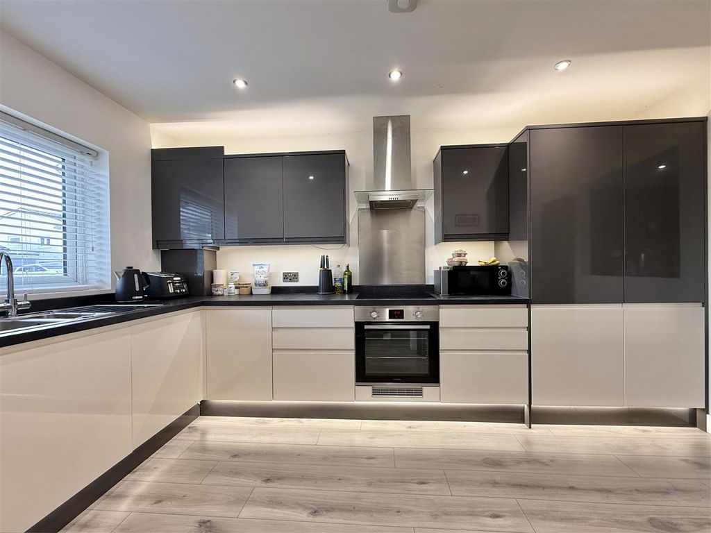 Property photo 3 of 16 Kitchen.Jpg