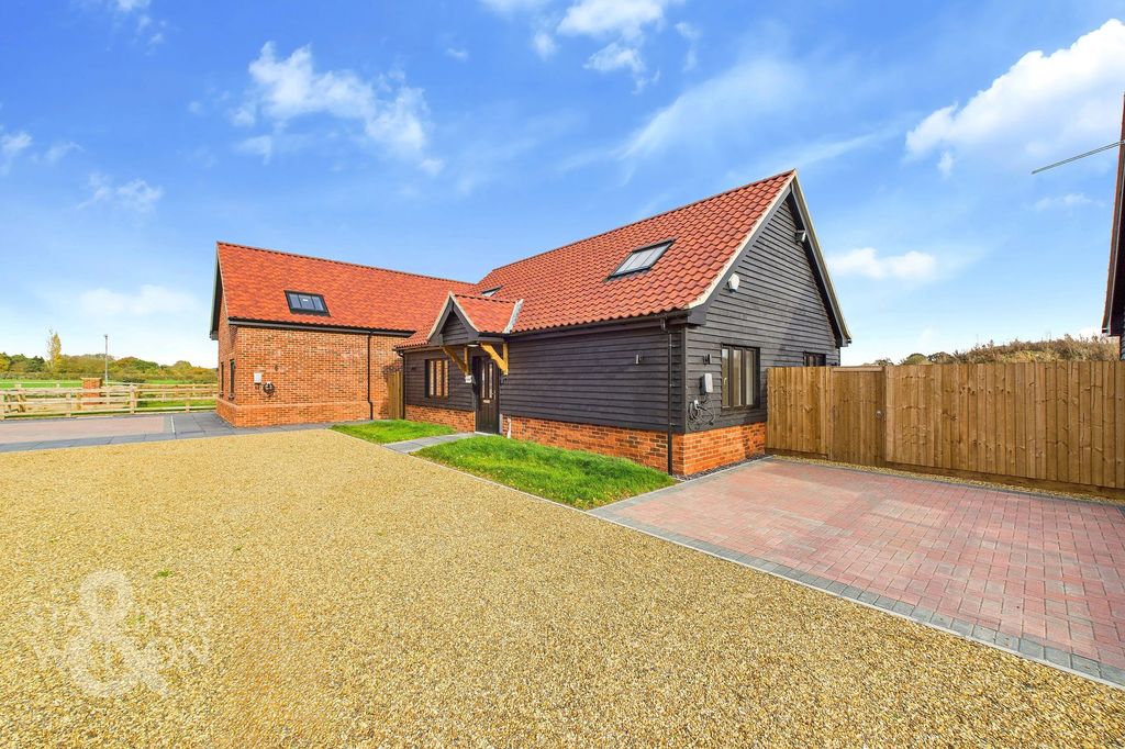 Property photo 2 of 23