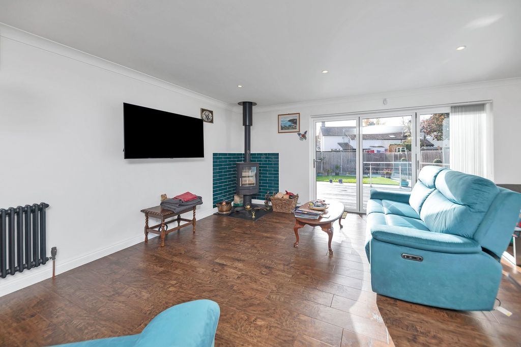 Property photo 2 of 17