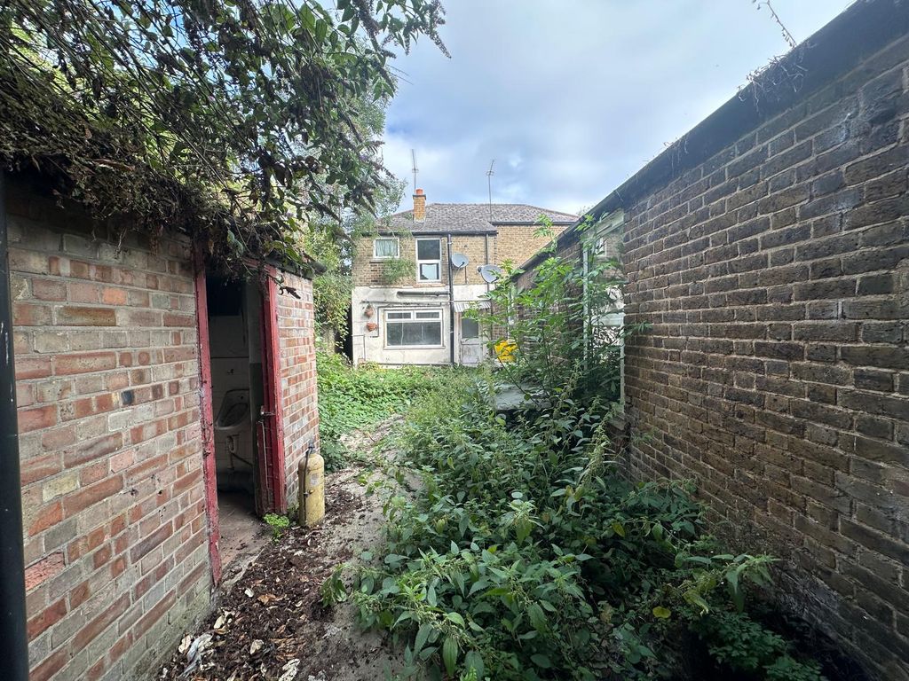 Property photo 3 of 23