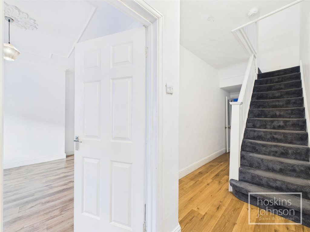 Property photo 2 of 21 Entrance Hall