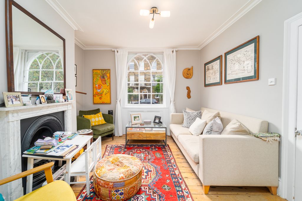 Property photo 2 of 17