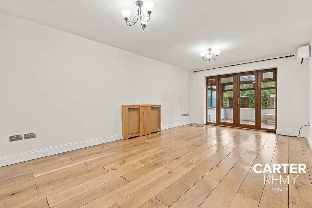 Property photo 3 of 44