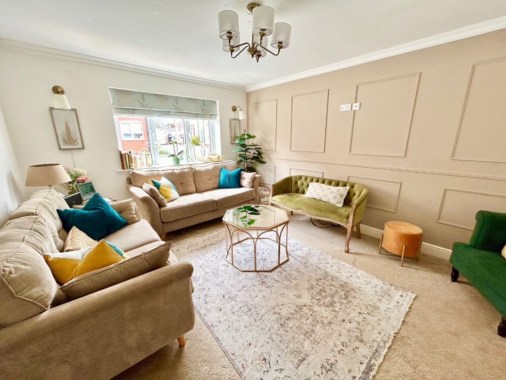 Property photo 3 of 36 4072607