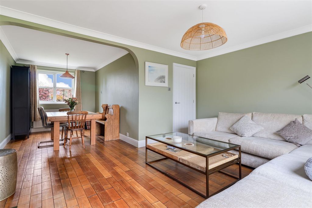 Property photo 2 of 33