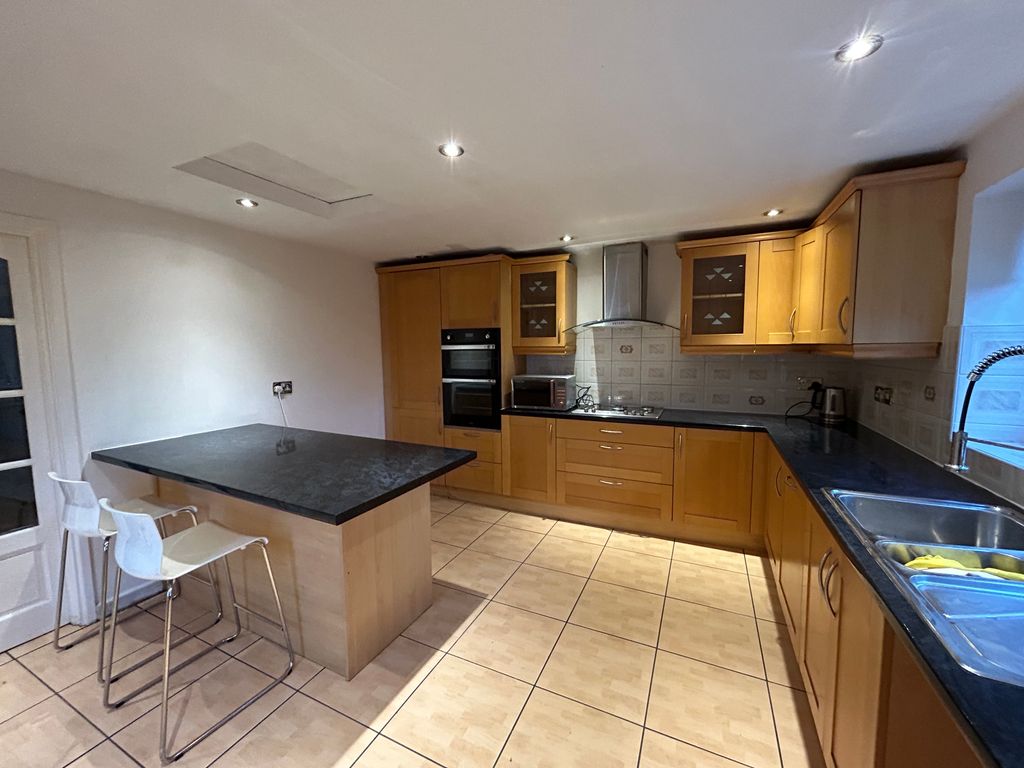 Property photo 3 of 12 Image