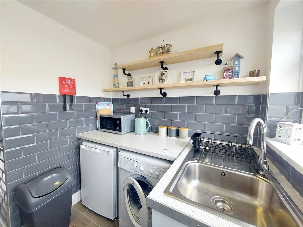 Additional image 5 of 2 bed flat to rentSt. Pirans Road, Atlantic Bay, Perranporth TR6