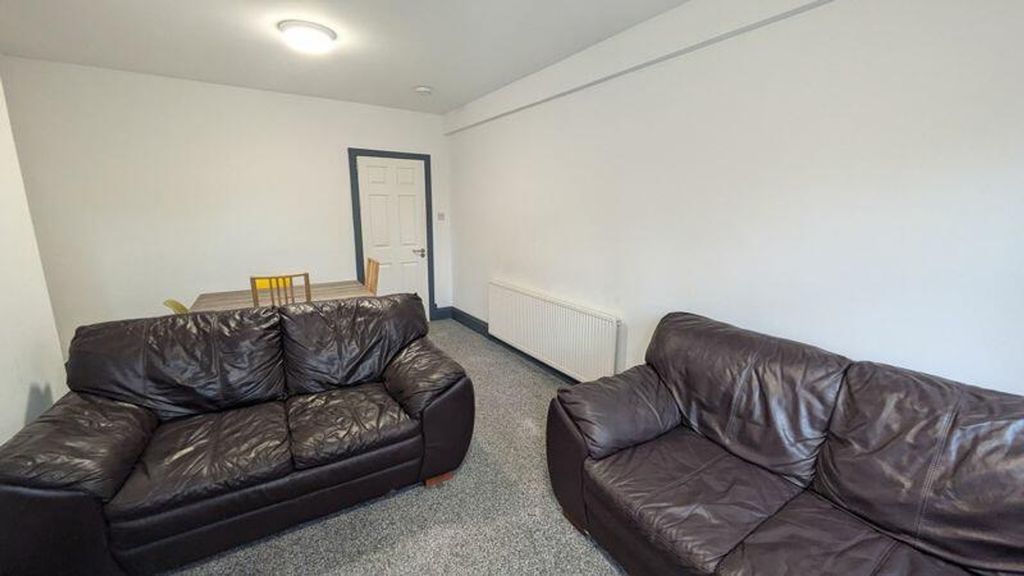Property photo 2 of 8 A Spacious And Inviting Large Modern Living Room, ...