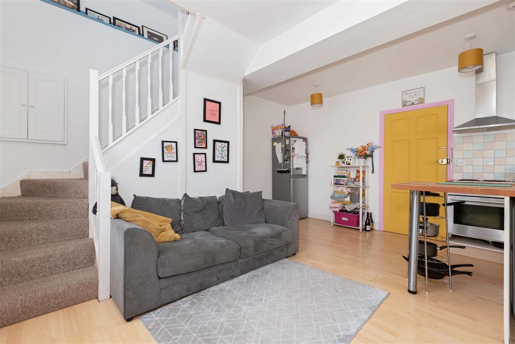 Property photo 2 of 9 Kingsland Rd_5.Jpg