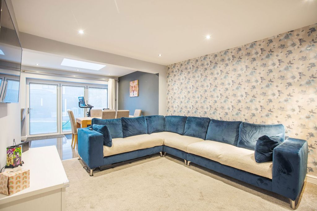 Property photo 3 of 29