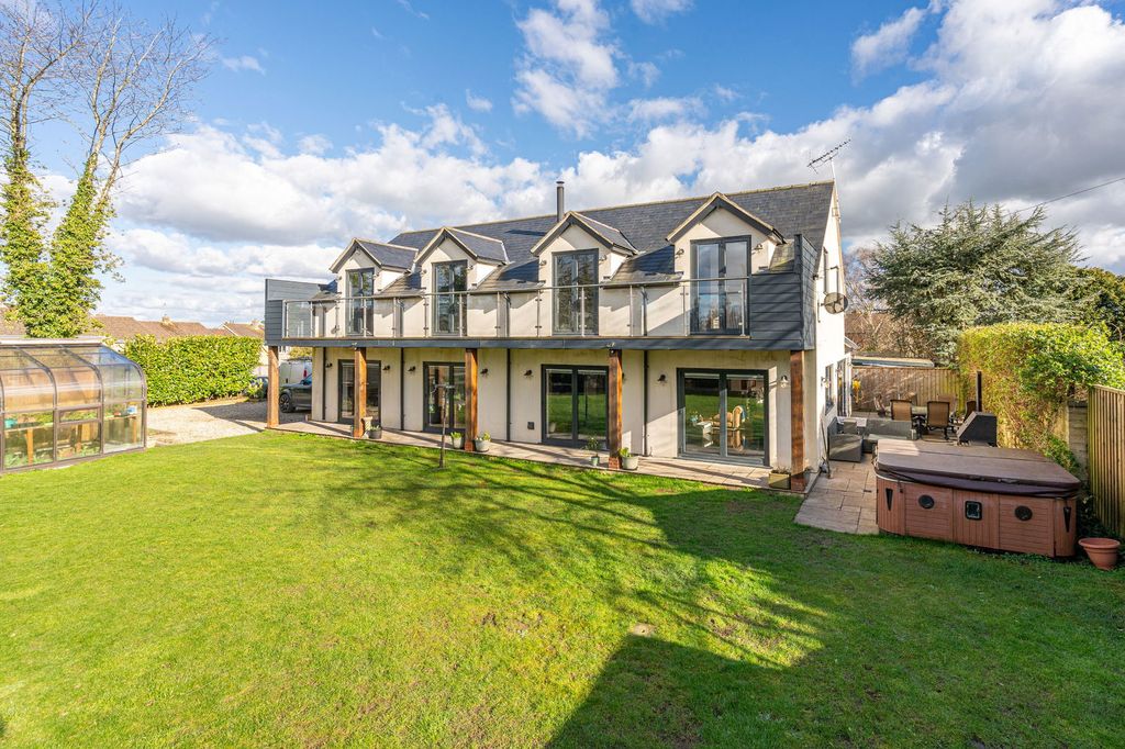 Property photo 1 of 9