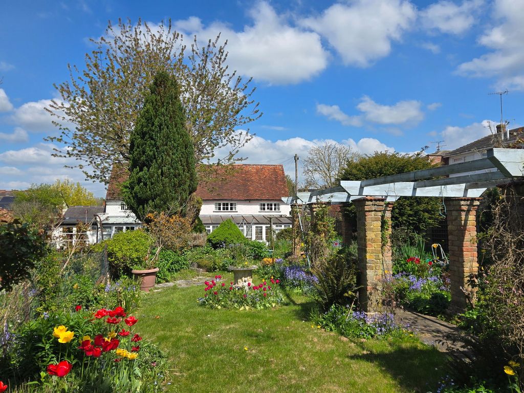 Property photo 2 of 27