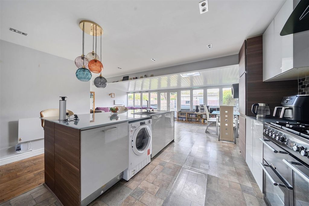 Property photo 2 of 19 1441382-7-69Dcef4B24d02.Jpg