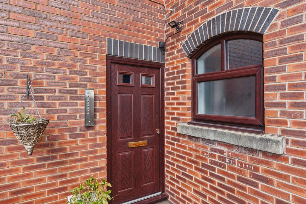 Property photo 2 of 26 Pbox-Img.Jpg