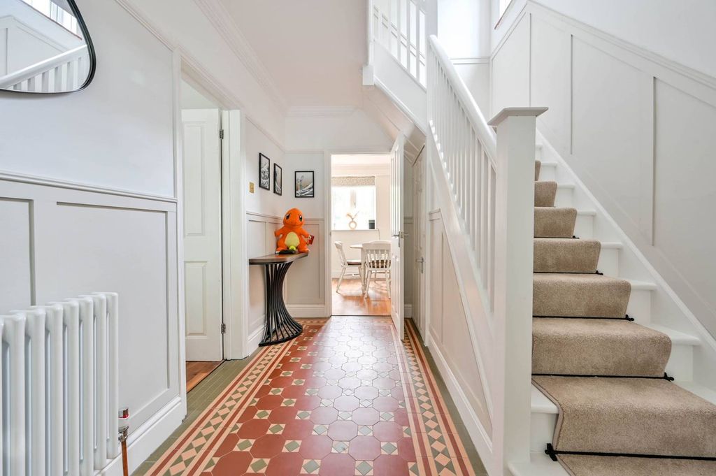 Property photo 2 of 18