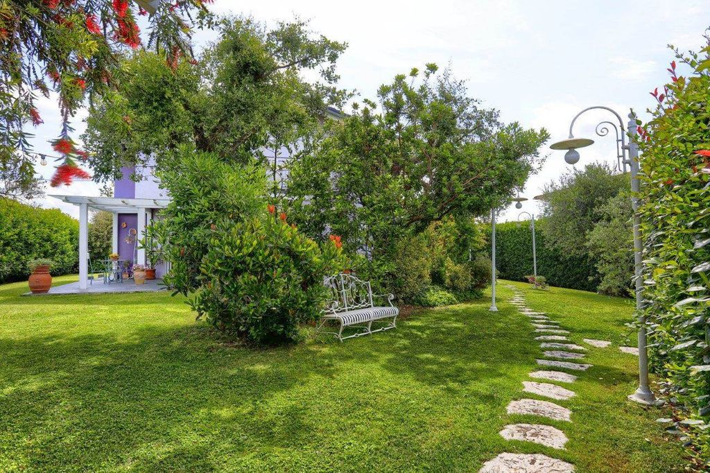 Property photo 2 of 30