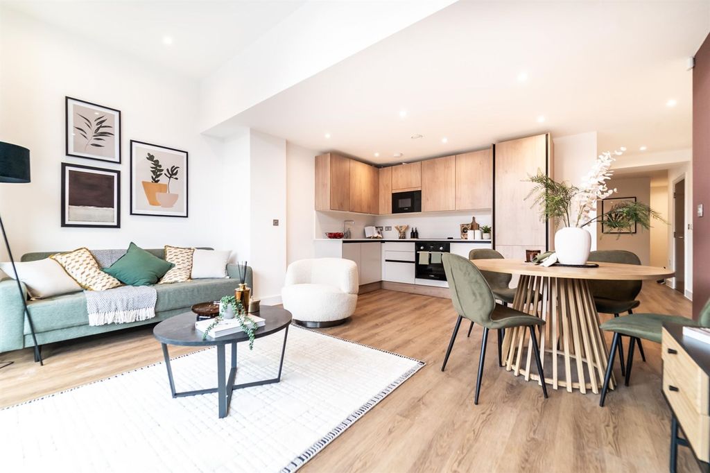 Property photo 2 of 11