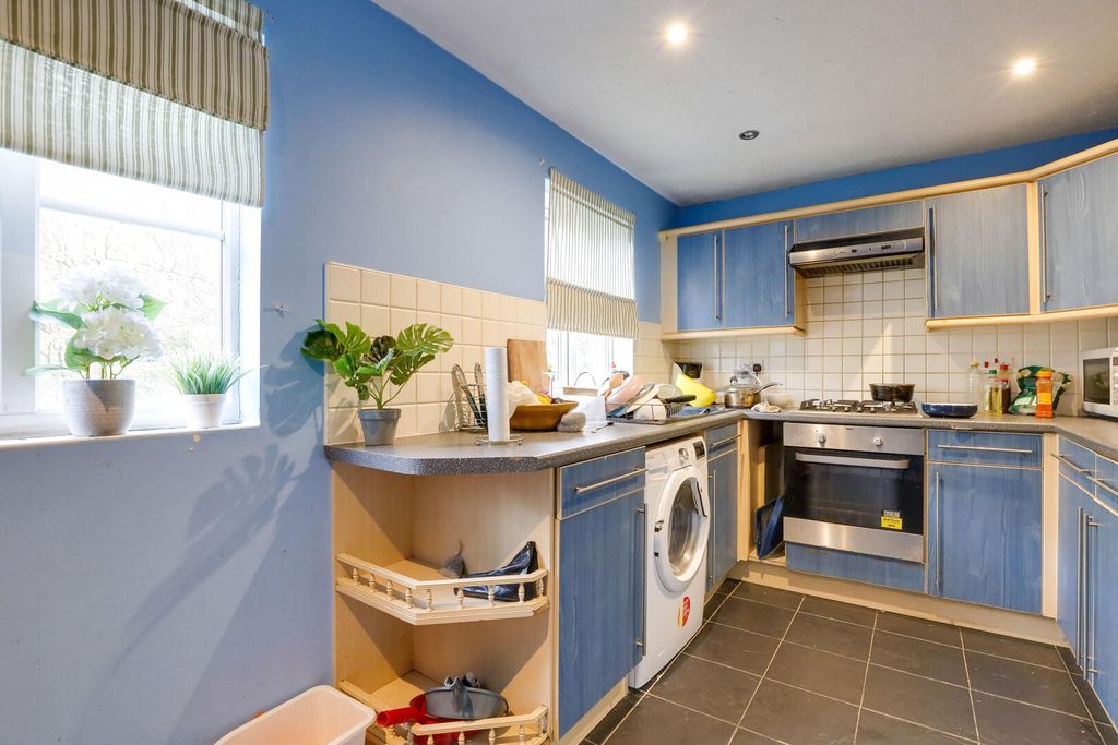 Property photo 3 of 25 Kitchen