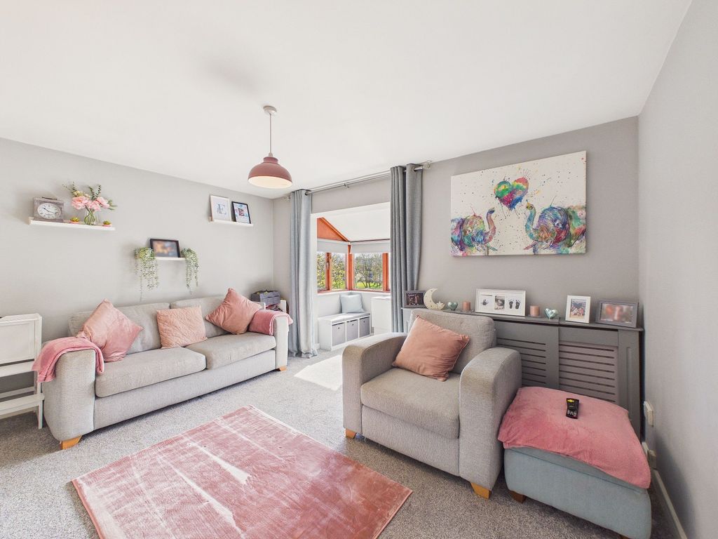 Property photo 2 of 10 Lounge