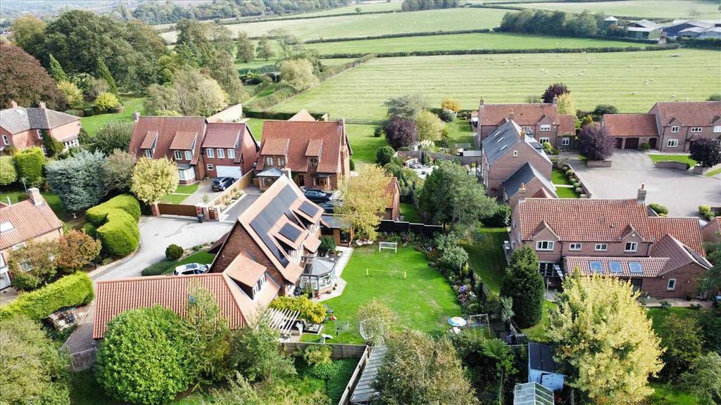 Property photo 2 of 33