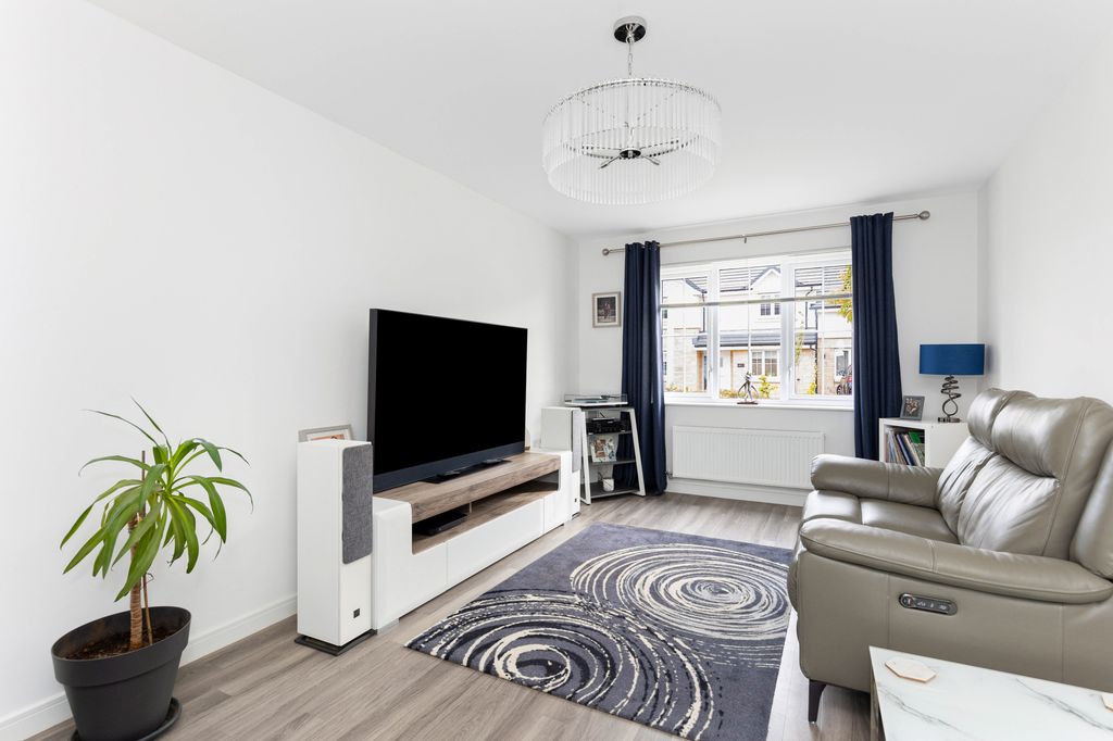 Property photo 2 of 21 Property Image 2