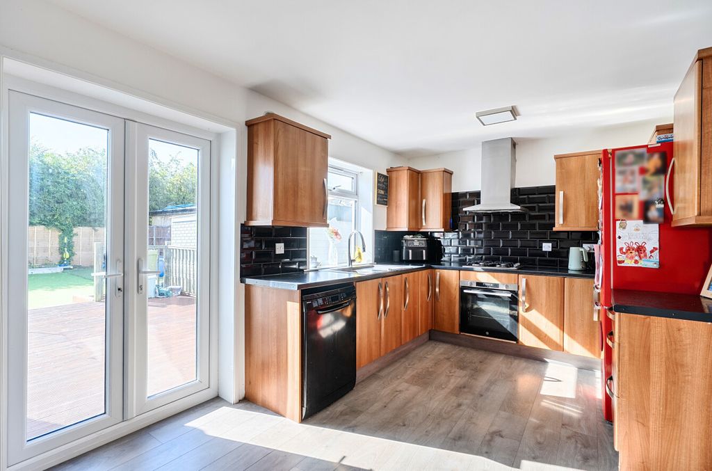 Property photo 3 of 12 1447845-16-6A0F4c...