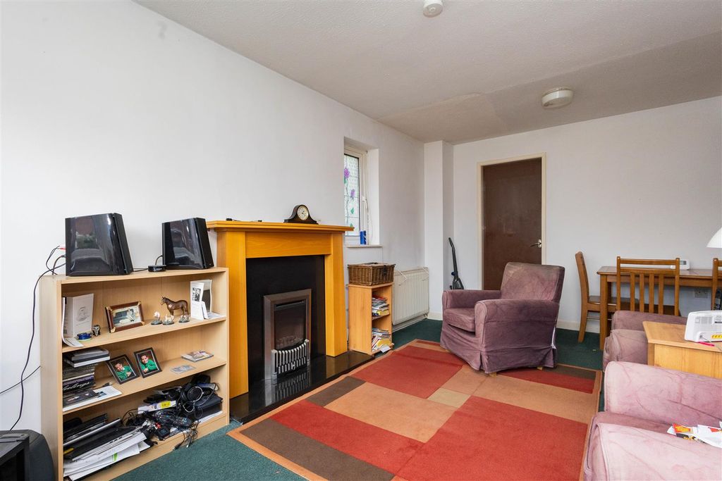 Property photo 2 of 15 Lounge