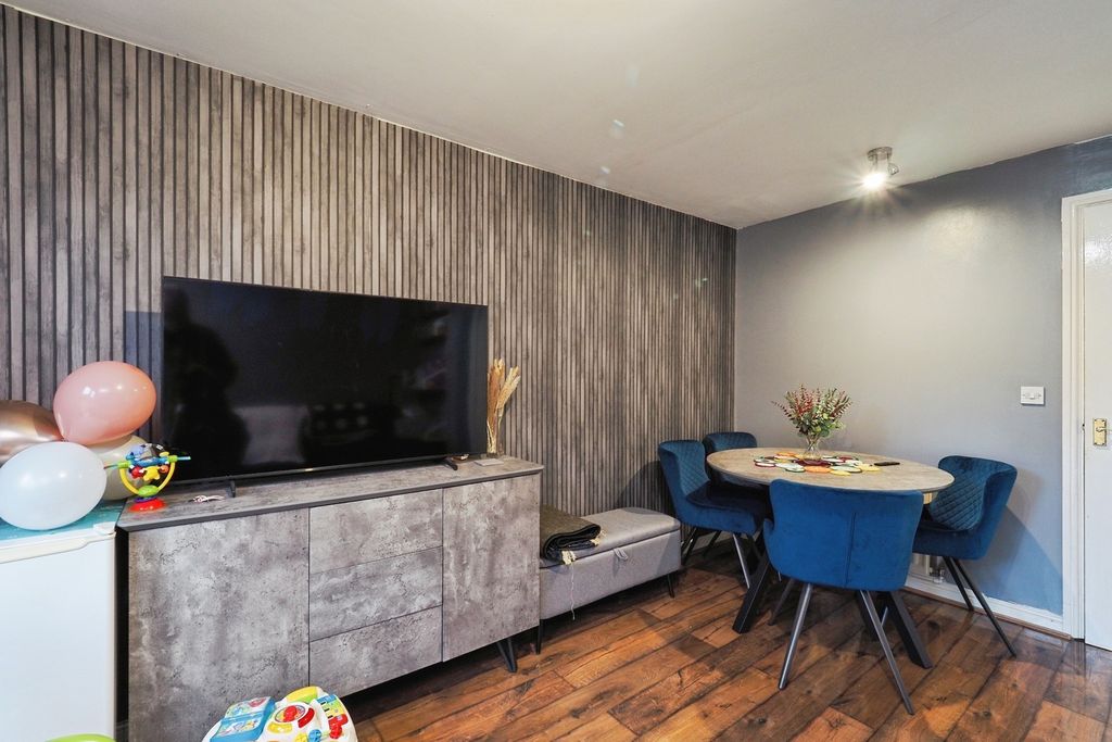 Property photo 2 of 12 Pbox-Img.Jpg