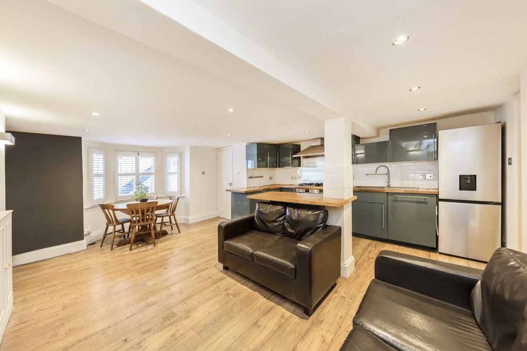 Property photo 3 of 5