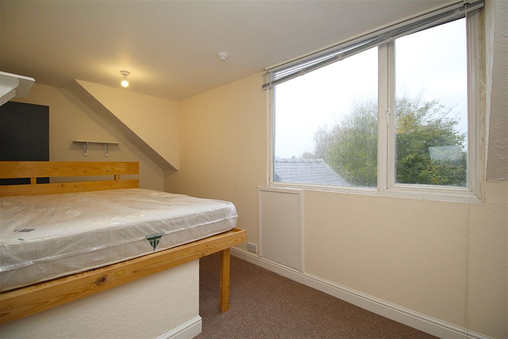 Property photo 3 of 18 Bedroom