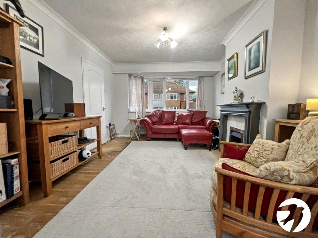 Property photo 3 of 15 Lounge