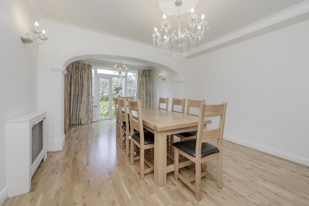 Property photo 3 of 25