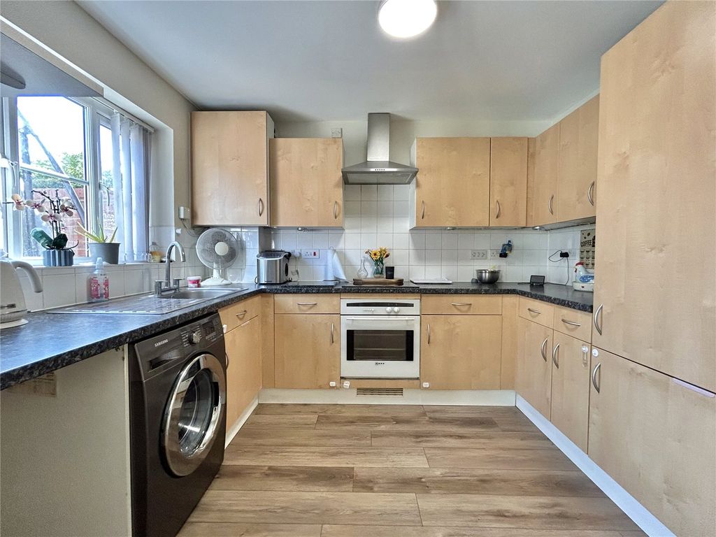 Property photo 2 of 12 Picture No. 27