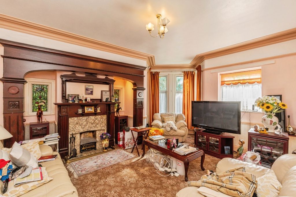 Property photo 3 of 19 Pbox-Img.Jpg